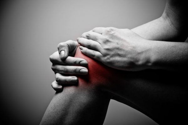knee pain 600x400 - Banish Knee Pain With Proactive Treatment
